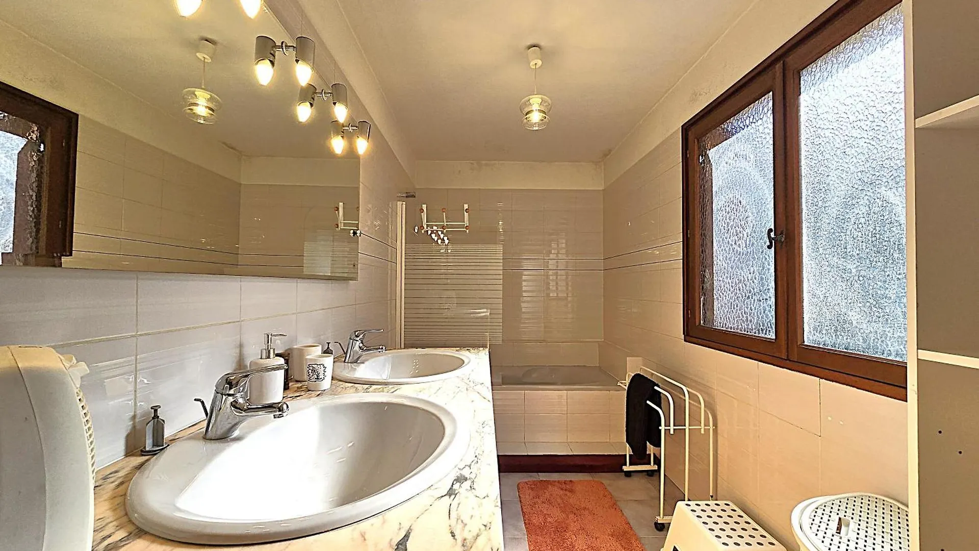 Charmante Maison Idealement Situee - Eurythmie - 6 Personnes - Jardin Terrasse Prives - Parking Gratuit - 5 Min A Pied Centre Ville וילה